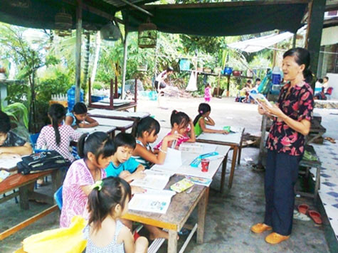 Bà Năm dạy lớp hai… Bà Năm dạy lớp hai…