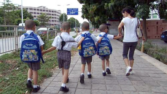 5 mẹ con "rồng rắn" tới trường. >>Chàng trai không tay người Dao đỗ Đại học >>Đáng yêu những thiên thần nhỏ ngày khai trường >>Những hình ảnh đẹp nhất lễ khai giảng 2012