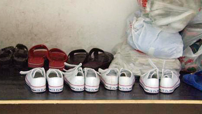 4 đôi giày giống hệt nhau của 4 anh em. >>Chàng trai không tay người Dao đỗ Đại học >>Đáng yêu những thiên thần nhỏ ngày khai trường >>Những hình ảnh đẹp nhất lễ khai giảng 2012
