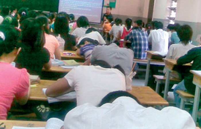 Xếp hạng đại học để làm gì khi thầy giảng bài còn sinh viên ở dưới ngủ gật?