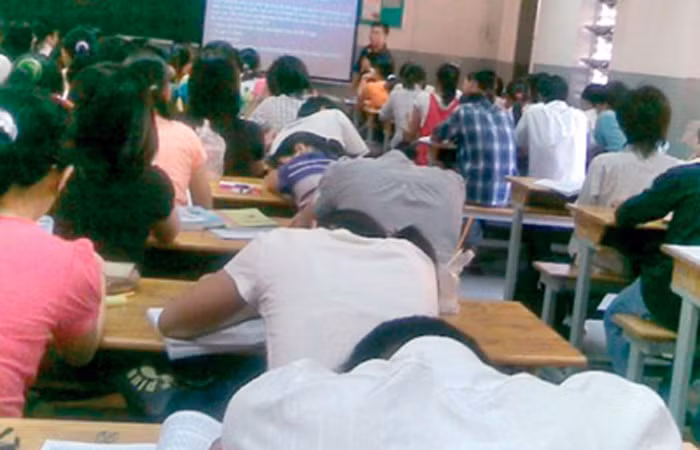 Xếp hạng đại học để làm gì khi thầy giảng bài còn sinh viên ở dưới ngủ gật?