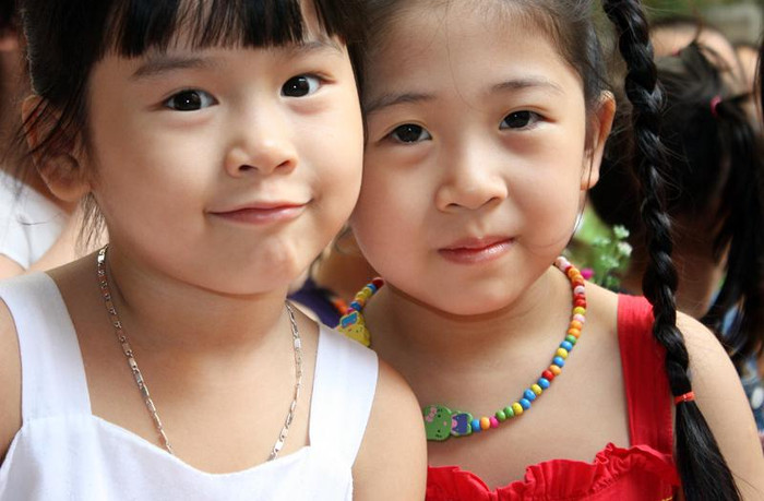 >> Chùm ảnh: Giới trẻ Hà Thành chào Quốc khánh bằng đàn ghita >>Nữ sinh đẹp rạng ngời ngày khai trường >> Rơi nước mắt, học sinh quỳ đất trong lễ tựu trường >>> Phát sốt vì cô giáo 9X xinh đẹp của trường Chuyên Hà Nội - Amsterdam