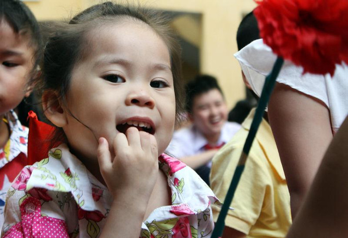 >> Chùm ảnh: Giới trẻ Hà Thành chào Quốc khánh bằng đàn ghita >>Nữ sinh đẹp rạng ngời ngày khai trường >> Rơi nước mắt, học sinh quỳ đất trong lễ tựu trường >>> Phát sốt vì cô giáo 9X xinh đẹp của trường Chuyên Hà Nội - Amsterdam