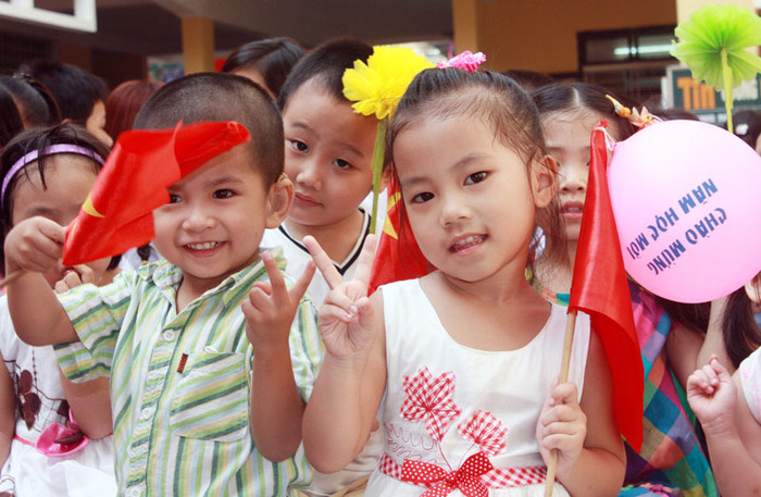 Học sinh trường PTCS Xã Đàn (Hà Nội) khai giảng năm học 2011-2012. Ảnh: Giàng A Cối