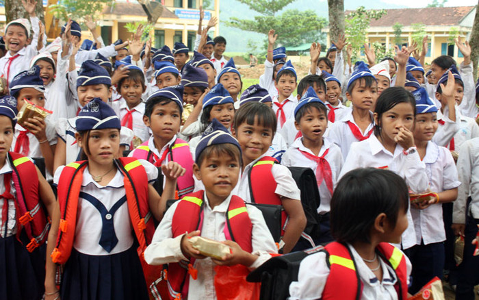 Chỉ thấy một chiếc ô tô đồ chơi thôi nhưng những ánh mắt của các em đã chăm chú dõi theo, rất ngạc nhiên. <<NỮ SINH CĐ DU LỊCH ĐẸP DỊU DÀNG TRONG NẮNG THU <<VẺ ĐẸP KIÊU SA CỦA HOT GIRL CĐ TRUYỀN HÌNH HÀ NỘI <<Á KHÔI CĐ TRUYỀN HÌNH TRỊNH THU THẢO ĐẸP RẠNG NGỜI ĐÓN TRUNG THU <<HOTGIRL CẨM TÚ ĐẸP LÃNG MẠN TRONG SẮC MÀU HOA CỎ Chỉ thấy một chiếc ô tô đồ chơi thôi nhưng những ánh mắt của các em đã chăm chú dõi theo, rất ngạc nhiên. <<NỮ SINH CĐ DU LỊCH ĐẸP DỊU DÀNG TRONG NẮNG THU <<VẺ ĐẸP KIÊU SA CỦA HOT GIRL CĐ TRUYỀN HÌNH HÀ NỘI <<Á KHÔI CĐ TRUYỀN HÌNH TRỊNH THU THẢO ĐẸP RẠNG NGỜI ĐÓN TRUNG THU <<HOTGIRL CẨM TÚ ĐẸP LÃNG MẠN TRONG SẮC MÀU HOA CỎ