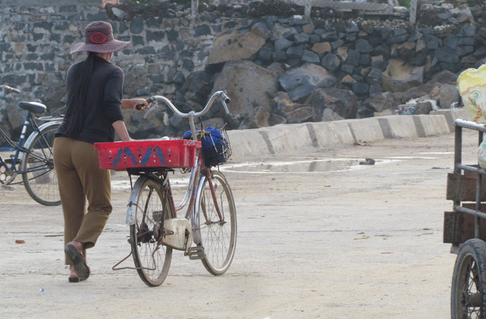 và vận chuyển để phục vụ cho người dân trên đảo.