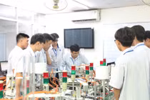 Tỷ lệ tốt nghiệp xuất sắc cần được đối chiếu với tiêu chí chấm điểm, mức độ đạt chuẩn đầu ra
