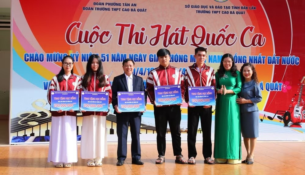 hoc-bong-hoc-nghe-dak-lak.jpg