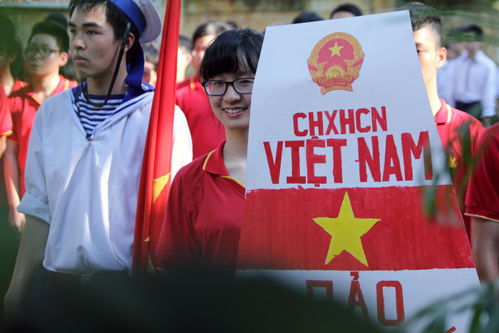 Học sinh hát quốc ca, xếp hình tổ quốc thể hiện lòng yêu nước ảnh 3 Học sinh hát quốc ca, xếp hình tổ quốc thể hiện lòng yêu nước ảnh 3