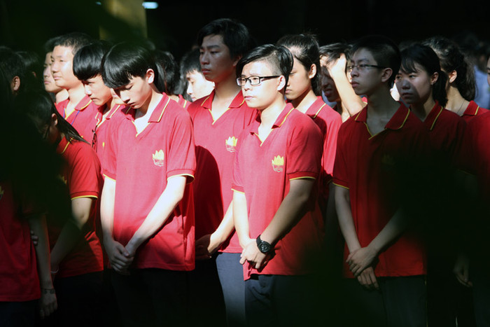 Học sinh hát quốc ca, xếp hình tổ quốc thể hiện lòng yêu nước ảnh 1 Học sinh hát quốc ca, xếp hình tổ quốc thể hiện lòng yêu nước ảnh 1