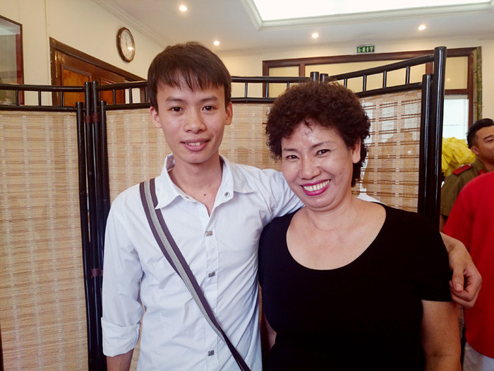 Quốc Anh cho biết: "“Người chịu ảnh hưởng lớn nhất tới quyết định theo đuổi ngành năng lượng nguyên tử là bố mẹ và chị gái của em, đó là những người tuyệt vời nhất trong gia đình”. Ảnh Xuân Trung Quốc Anh cho biết: "“Người chịu ảnh hưởng lớn nhất tới quyết định theo đuổi ngành năng lượng nguyên tử là bố mẹ và chị gái của em, đó là những người tuyệt vời nhất trong gia đình”. Ảnh Xuân Trung