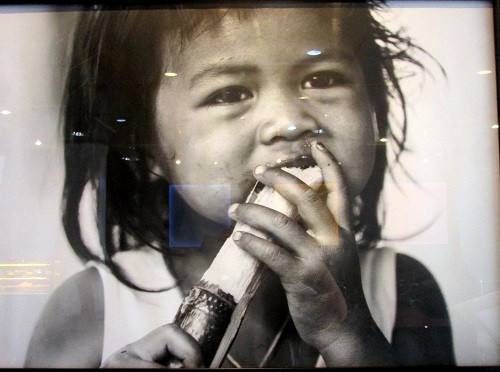 Em bé Ba Na ở Kon Tum. Em bé Ba Na ở Kon Tum.