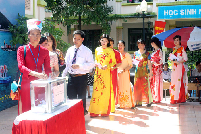 Trong cuộc thi này lãnh đạo nhà trường, thầy cô giáo, học sinh đã tổ chức quyên góp xây dựng Hoàng Sa, Trường Sa.