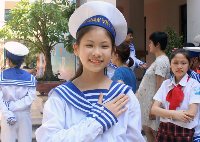 Em Lê Lan Thanh, học sinh lớp 6A2 trường THCS Nam Trung Yên được đánh giá xuất sắc về bài hùng biện của mình.