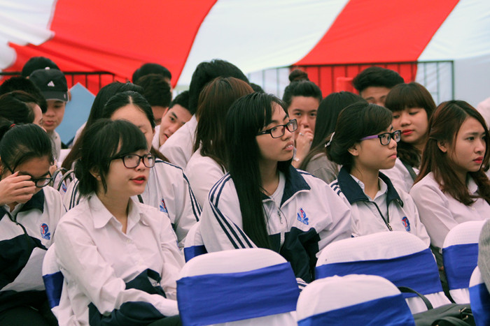 Cô giáo bật khóc trước hàng trăm học sinh khi nói về Bác Hồ ảnh 2 Cô giáo bật khóc trước hàng trăm học sinh khi nói về Bác Hồ ảnh 2