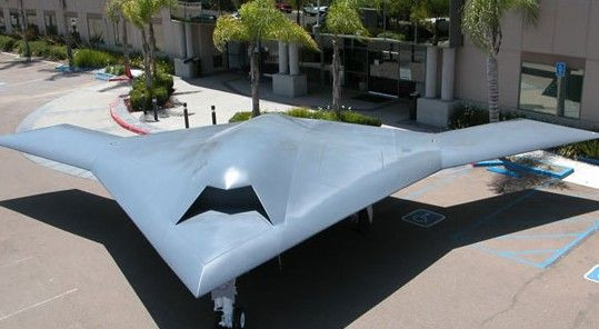 Máy bay không người lái X-47B phiên bản hải quân của Công ty Northrop Grumman Mỹ. Máy bay không người lái X-47B phiên bản hải quân của Công ty Northrop Grumman Mỹ.