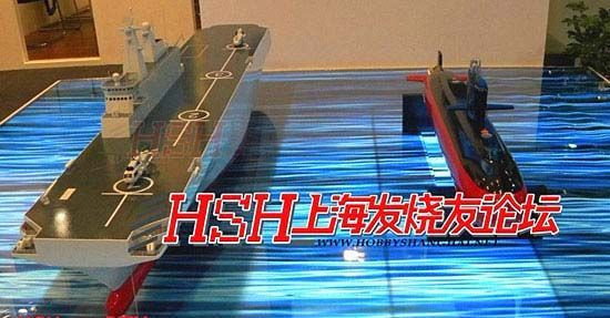 Tàu tấn công đổ bộ và tàu ngầm thông thường S-20 của Trung Quốc xuất hiện tại Triển lãm Quốc phòng Bangkok năm 2012.