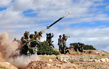 Quân đội Trung Quốc tập trận ở Tây Tạng.