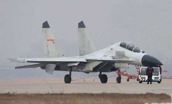 Máy bay chiến đấu J-16 được cho là sao chép Su-30MK2 của Nga. Máy bay chiến đấu J-16 được cho là sao chép Su-30MK2 của Nga.
