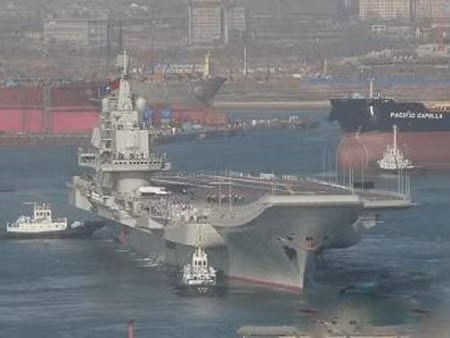 Tàu sân bay đầu tiên của Trung Quốc có thể được triển khai ở biển Đông.