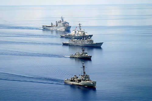 Tàu chiến của Philippinese trong một cuộc tập trận chung. Tàu chiến của Philippinese trong một cuộc tập trận chung.