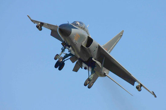 Máy bay chiến đấu JH-7 do Trung Quốc tự sản xuất.