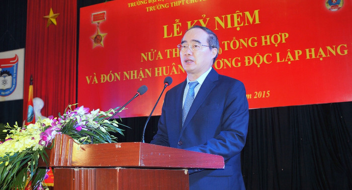 Ông Nguyễn Thiện Nhân - Ủy viên Bộ Chính trị, Chủ tịch Ủy ban Trung ương Mặt trận Tổ quốc Việt Nam đánh giá cao vai trò của khối chuyên toán A0. Ảnh Xuân Trung