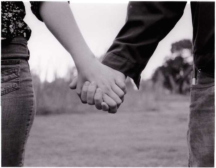 Cầm tay người yêu thương - giảm một nửa áp lực: Một nghiên cứu của hiệp hội Thần kinh học Mỹ cho thấy một cái ôm ấp vỗ về, một cái nắm tay của người mình yêu đều là những cách giúp giảm bớt áp lực hiệu quả. Đặc biệt là lúc bạn căng thẳng, hãy nắm chặt tay người bạn yêu thương, như thế có thể giảm bớt huyết áp, nhịp tim đập rộn ràng hơn và làm cho bạn được thư giãn, áp lực được giải tỏa. Cầm tay người yêu thương - giảm một nửa áp lực: Một nghiên cứu của hiệp hội Thần kinh học Mỹ cho thấy một cái ôm ấp vỗ về, một cái nắm tay của người mình yêu đều là những cách giúp giảm bớt áp lực hiệu quả. Đặc biệt là lúc bạn căng thẳng, hãy nắm chặt tay người bạn yêu thương, như thế có thể giảm bớt huyết áp, nhịp tim đập rộn ràng hơn và làm cho bạn được thư giãn, áp lực được giải tỏa.