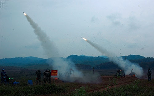 Các khẩu đội tên lửa tầm tầm thấp A-72 thuộc Quân khu 1 phối hợp tiêu diệt mục tiêu máy bay bay thấp. Các khẩu đội tên lửa tầm tầm thấp A-72 thuộc Quân khu 1 phối hợp tiêu diệt mục tiêu máy bay bay thấp.