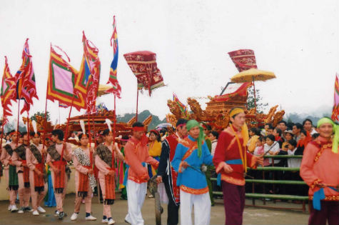 Lễ hội chùa Dâu hàng năm vào ngày tám tháng tư âm lịch. Trong ngày này, lễ hội chùa Dâu được tổ chức rất long trọng và quy mô, tuyến hành hương về nơi đất Phật còn mở rộng tới chùa Phúc Nghiêm - chùa Tổ - nơi thờ Phật Mẫu Man Nương.