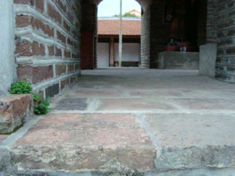 Những tài liệu, cổ vật còn lại ở chùa Dâu, đặc biệt là bản khắc “Cổ Châu Pháp Vân Phật bản hạnh”, có niên đại 1752 cùng kết quả nghiên cứu về lịch sử Phật giáo VN của các nhà sử học và Phật học đã khẳng định chùa Dâu là tổ đình của Phật giáo VN xuất hiện cách đây khoảng 1800 năm.