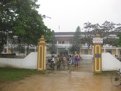 Nghỉ hưu nhưng vẫn đóng dấu, ký giấy tờ như ngày đương nhiệm ảnh 1 Nghỉ hưu nhưng vẫn đóng dấu, ký giấy tờ như ngày đương nhiệm ảnh 1