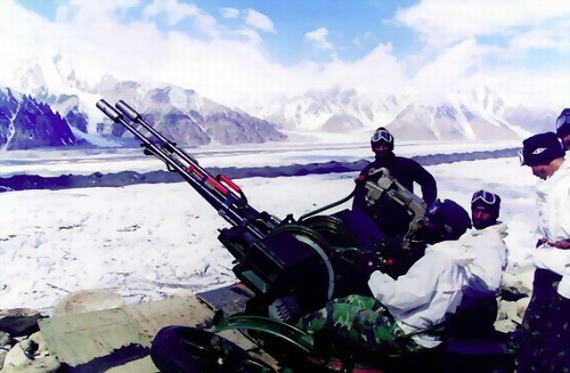 Pháo 2 nòng 25 mm của Lục quân Ấn Độ triển khai ở biên giới