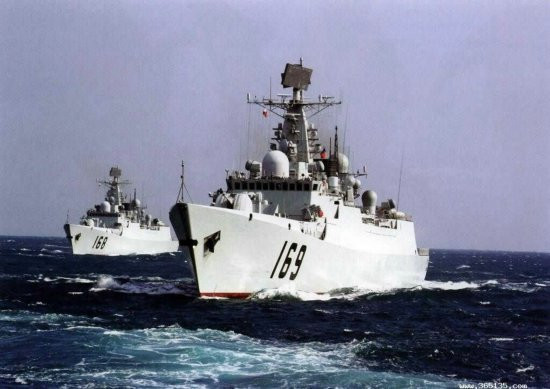 Tàu khu trục Quảng Châu 168 và tàu khu trục Vũ Hán của Hạm đội Nam Hải, Trung Quốc
