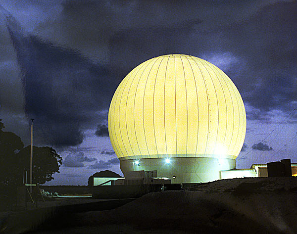 Radar GBR-P của hãng Raytheon bố trí trên đảo Kwajalein, thuộc quần đảo Marshall Radar GBR-P của hãng Raytheon bố trí trên đảo Kwajalein, thuộc quần đảo Marshall