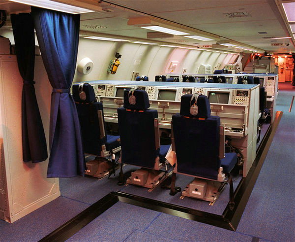 Kết cấu bên trong máy bay cảnh báo sớm E-767 của Lực lượng Phòng vệ Trên không Nhật Bản