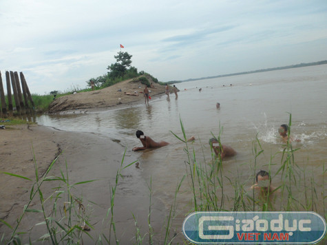 Đa phần những người đến đây là để có được cảm giác như được "trở về thuở hồng hoang" khi trên người không còn một mảnh vải che thân đồng thời được hòa mình vào giữa thiên nhiên. Đa phần những người đến đây là để có được cảm giác như được "trở về thuở hồng hoang" khi trên người không còn một mảnh vải che thân đồng thời được hòa mình vào giữa thiên nhiên.