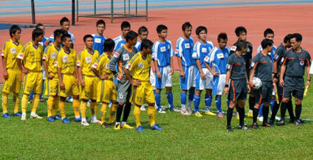 Các cầu thủ TT bóng đá Scavi Rocheteau (áo xanh) dự vòng loại U.19 QG vừa qua. Các cầu thủ TT bóng đá Scavi Rocheteau (áo xanh) dự vòng loại U.19 QG vừa qua.