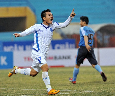Thanh Trung đã có cú đúp bàn thắng để chào xuân Nhâm Thìn