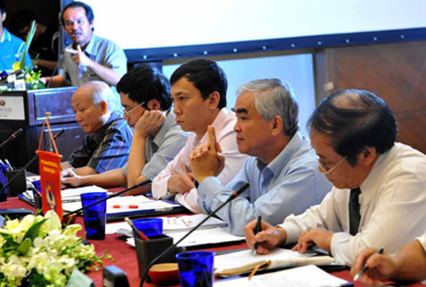 Lãnh đạo VFF hẳn đã quá quen với chuyện ‘lật kèo’. Lãnh đạo VFF hẳn đã quá quen với chuyện ‘lật kèo’.