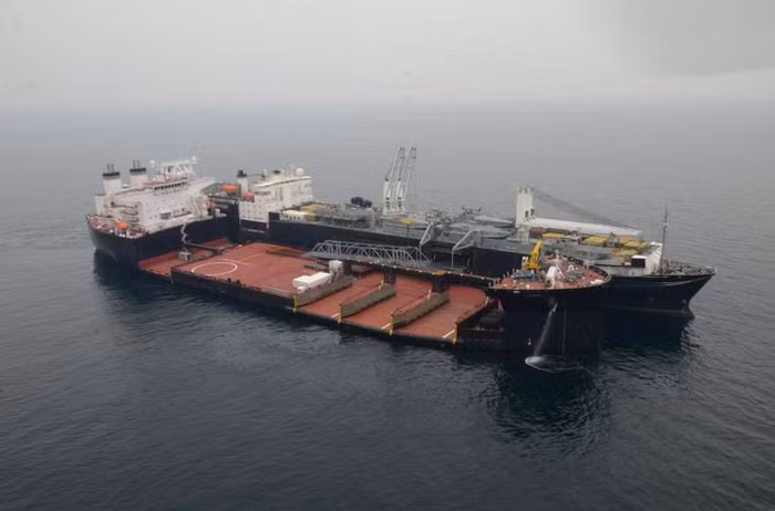 Tàu đổ bộ hỗn hợp USNS Montford Point và tàu container USNS Fred W Stockham Hải quân Mỹ trong cuộc tập trận Ssangyong với Hàn Quốc từ ngày 7 đến ngày 18/3/2016