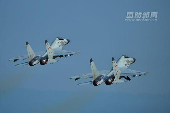 Ngày 10/3/2016, một trung đoàn của lực lượng đường không Hạm đội Nam Hải, Hải quân Trung Quốc tiến hành huấn luyện tấn công đối hải, đối đất cường độ lớn