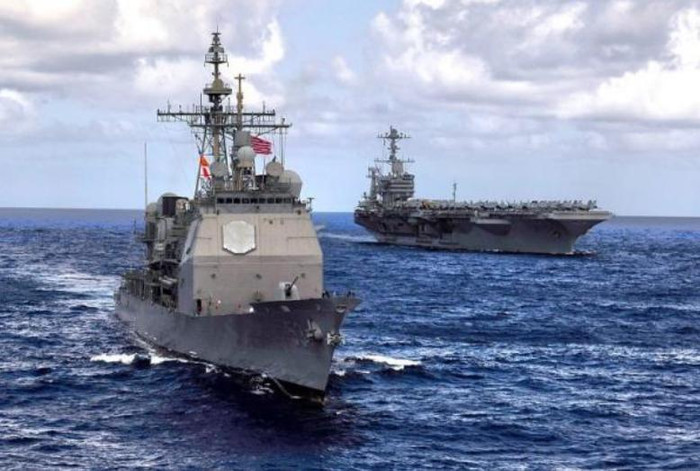 Tàu sân bay USS John C. Stennis và tàu tuần dương USS Antietam, Hải quân Mỹ Tàu sân bay USS John C. Stennis và tàu tuần dương USS Antietam, Hải quân Mỹ