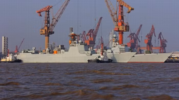 Tàu khu trục tên lửa mới Type 052D Trung Quốc