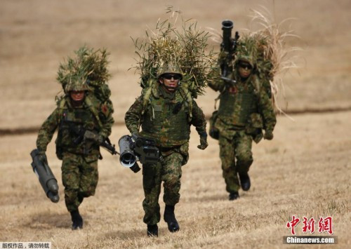 Ngày 12 tháng 1 năm 2013, Lữ đoàn nhảy dù số 1 Lực lượng Phòng vệ Mặt đất Nhật Bản tiến hành diễn tập nhảy dù thường niên Ngày 12 tháng 1 năm 2013, Lữ đoàn nhảy dù số 1 Lực lượng Phòng vệ Mặt đất Nhật Bản tiến hành diễn tập nhảy dù thường niên