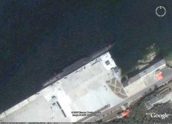 Mỹ thông qua vệ tinh phát hiện được tàu ngầm hạt nhân lớp Tấn ở đảo Tiểu Bình. Mỹ thông qua vệ tinh phát hiện được tàu ngầm hạt nhân lớp Tấn ở đảo Tiểu Bình.