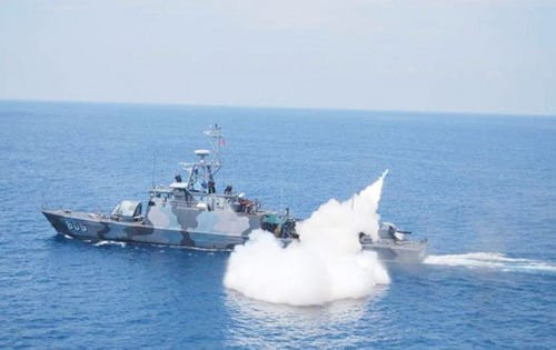 Tàu chiến Hải quân Indonesia trang bị tên lửa chống hạm C-705 Trung Quốc (ảnh minh họa) Tàu chiến Hải quân Indonesia trang bị tên lửa chống hạm C-705 Trung Quốc (ảnh minh họa)