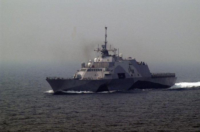 Tàu tuần duyên USS Freedom LCS 1 của Hải quân Mỹ trên Biển Đông ngày 20 tháng 6 năm 2013 Tàu tuần duyên USS Freedom LCS 1 của Hải quân Mỹ trên Biển Đông ngày 20 tháng 6 năm 2013