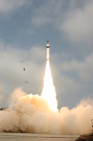 Tên lửa tầm xa Agni-5 Ấn Độ