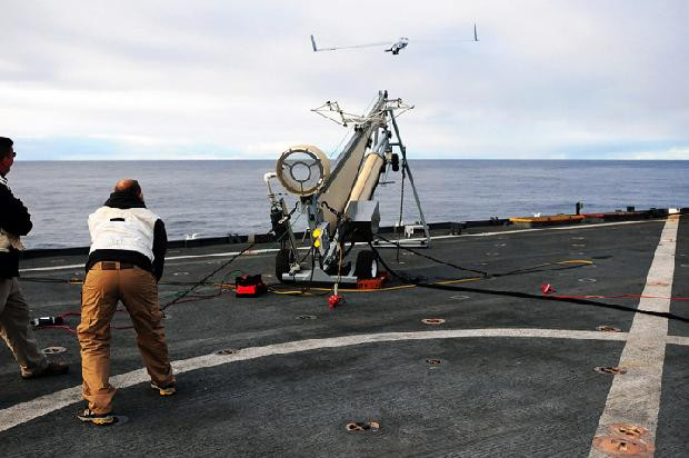 Máy bay không người lái Scan Eagle Mỹ cất cánh bằng máy phóng Máy bay không người lái Scan Eagle Mỹ cất cánh bằng máy phóng